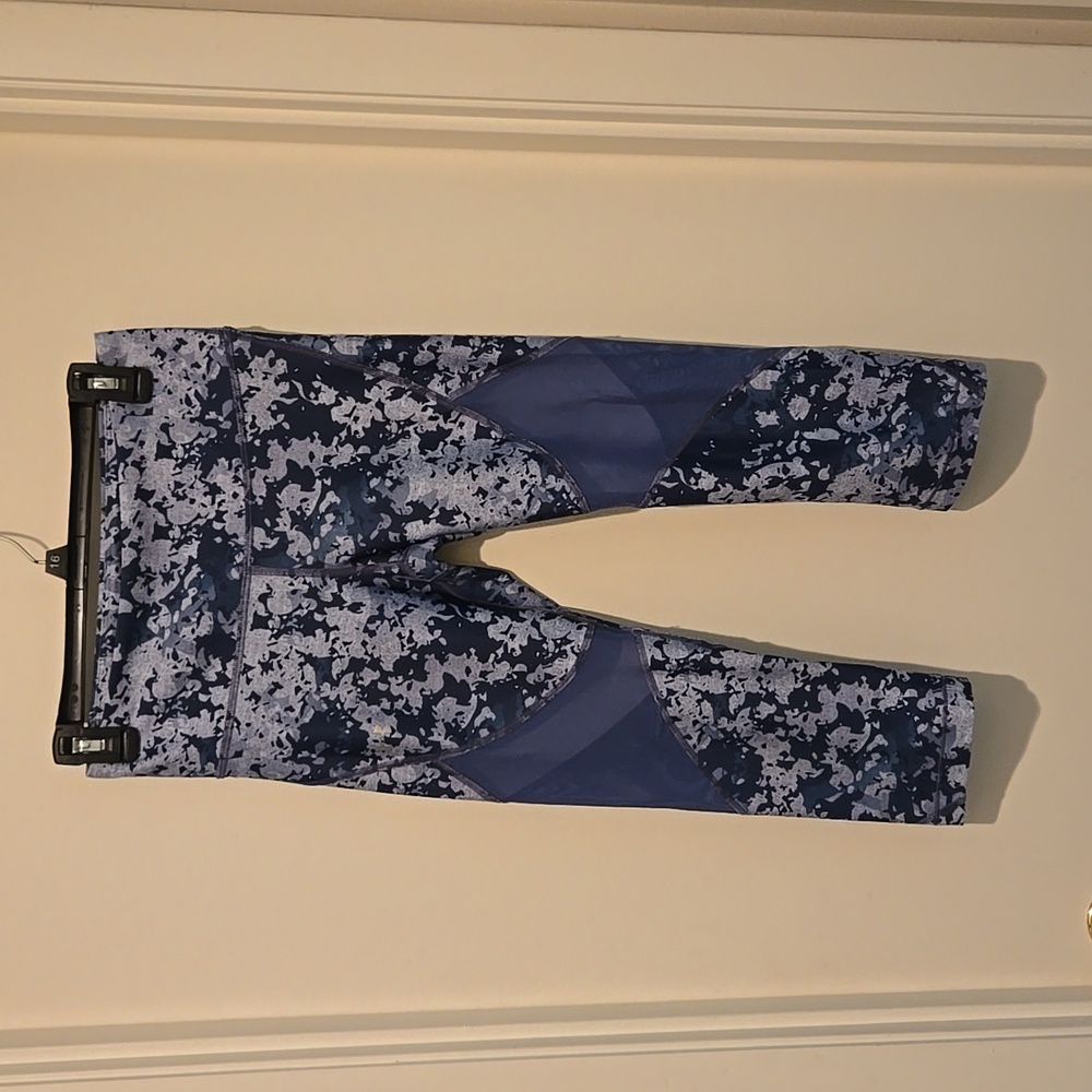 Under Armour womens running tights.  Size small.